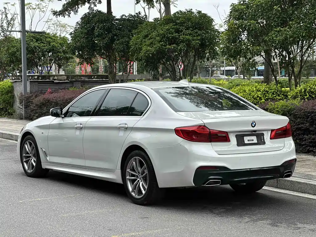BMW 5 Series — фото 6
