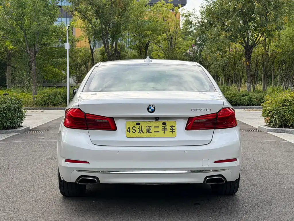 BMW 5 Series — фото 23