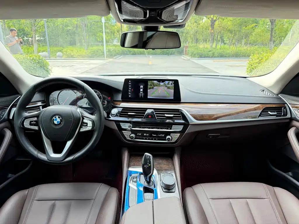BMW 5 Series — фото 10