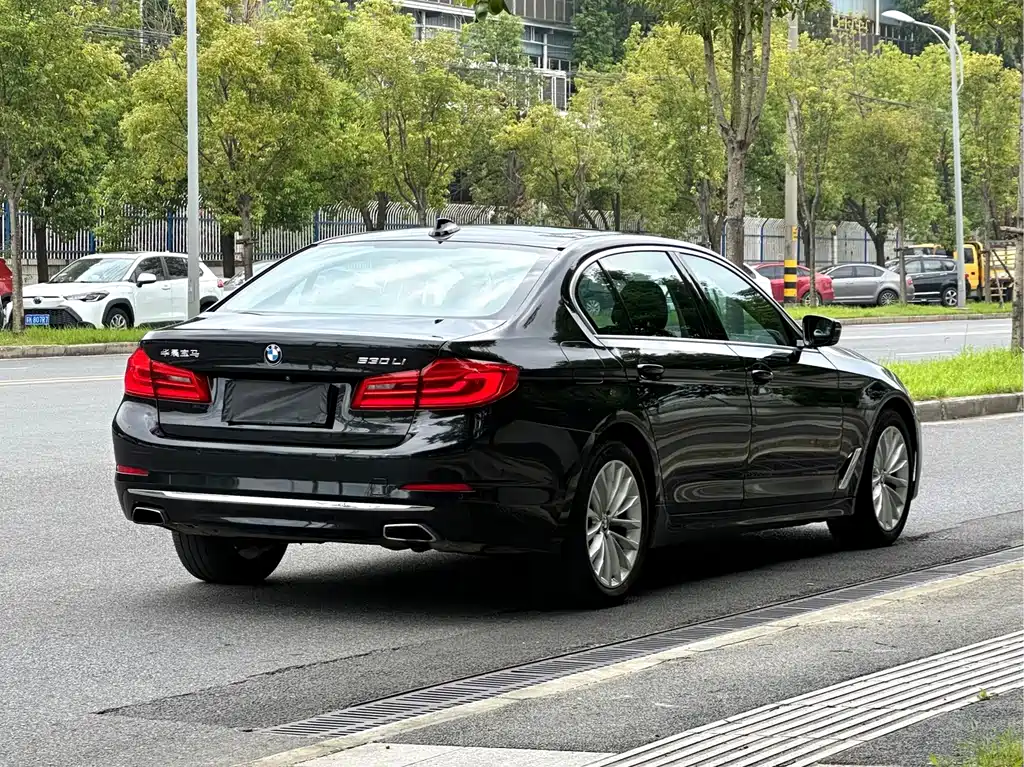 BMW 5 Series — фото 4