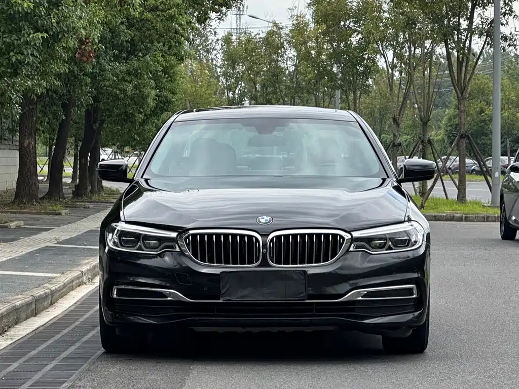 BMW 5 Series — фото 6
