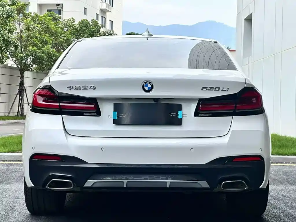 BMW 5 Series — фото 8
