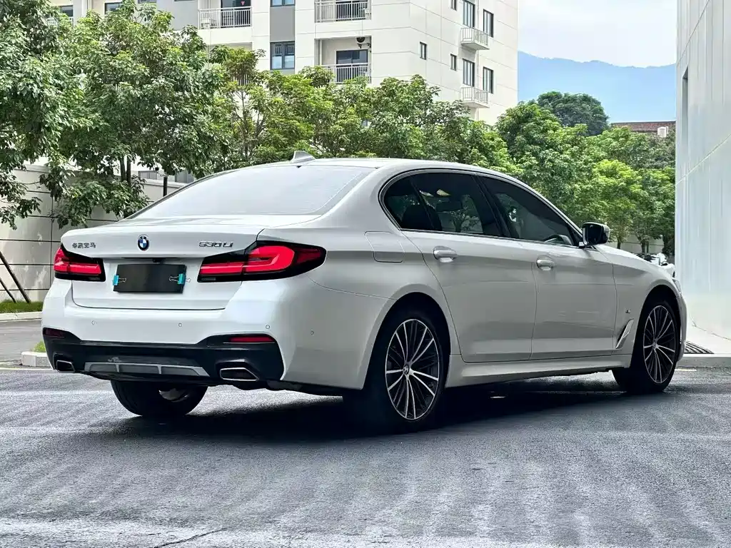 BMW 5 Series — фото 9
