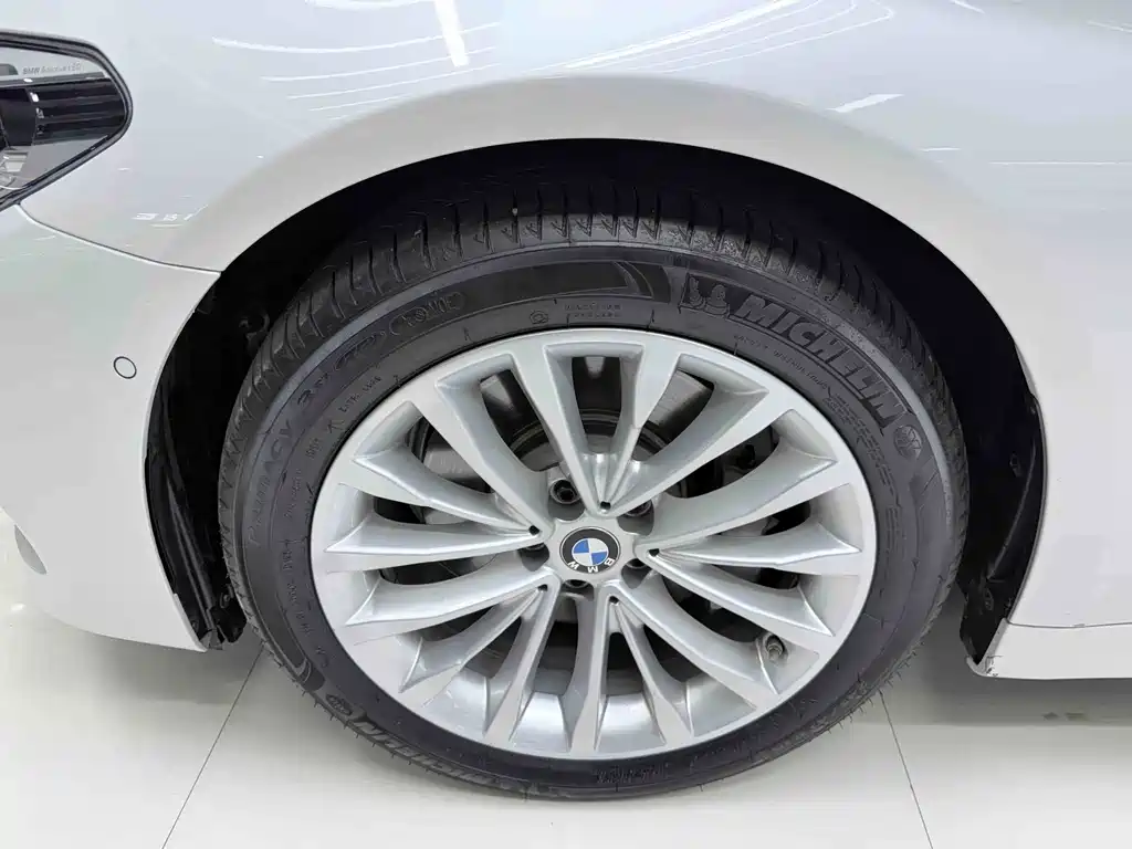 BMW 5 Series New Energy — фото 9