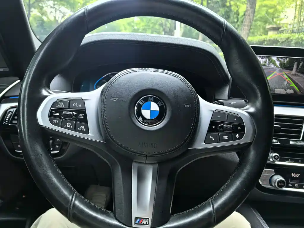 BMW 5 Series New Energy — фото 9