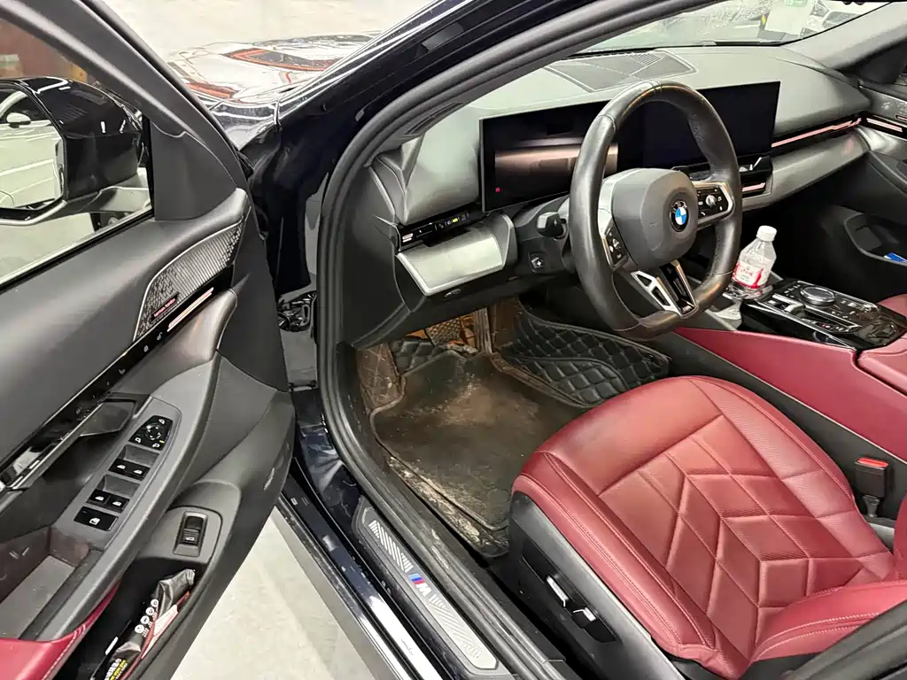 BMW 5 Series — фото 11