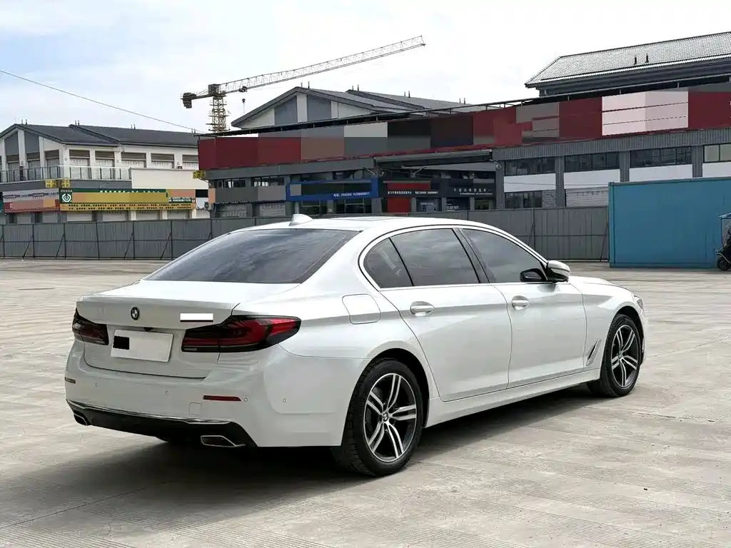 BMW 5 Series — фото 5