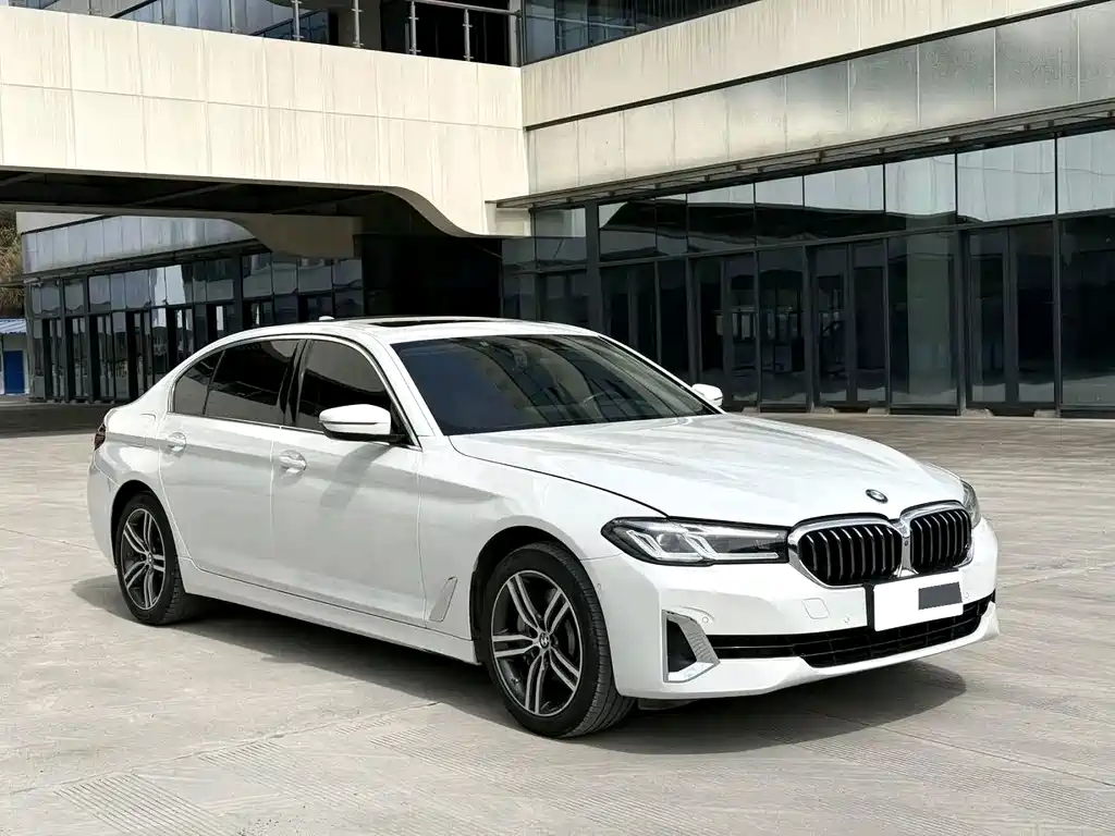 BMW 5 Series — фото 7