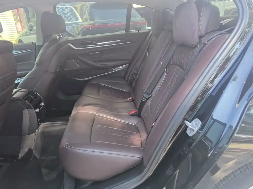 BMW 5 Series — фото 17