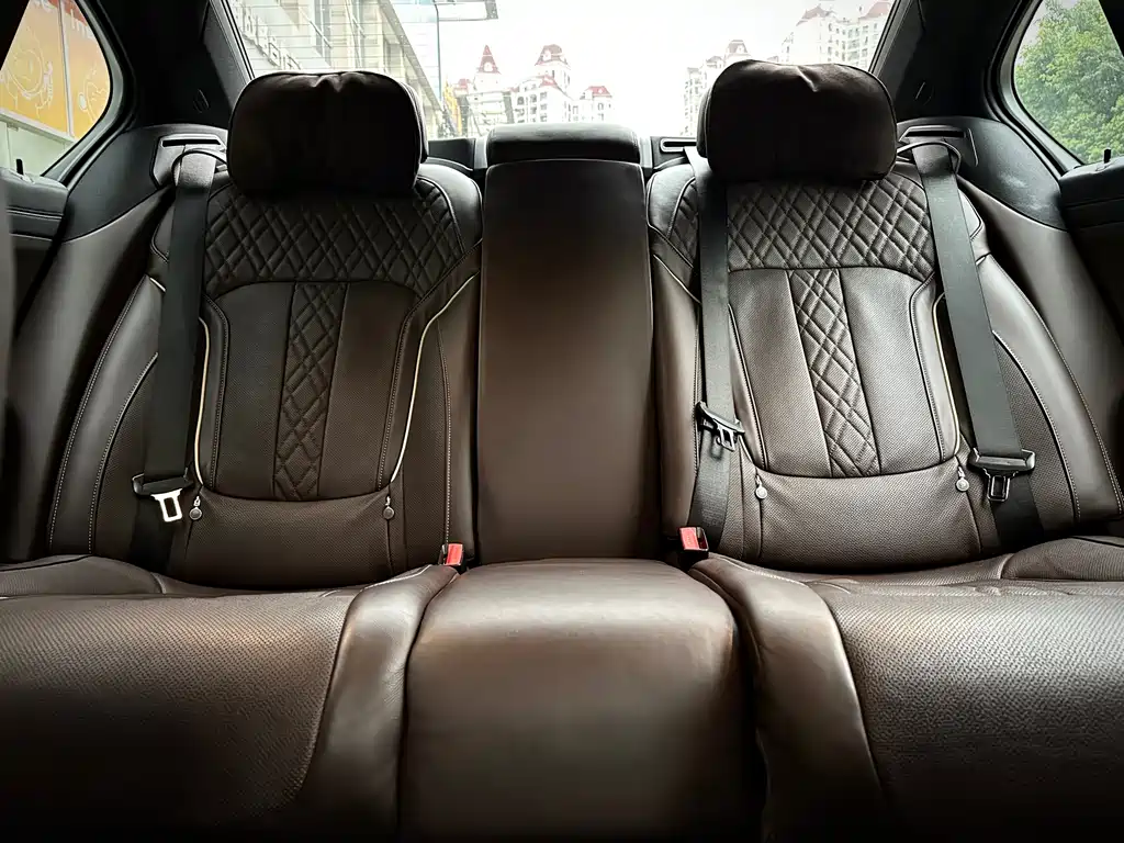 BMW 7 Series — фото 14