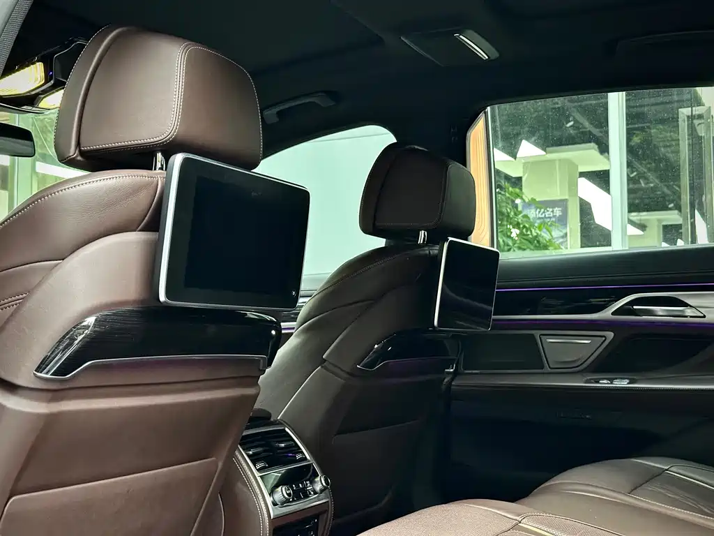 BMW 7 Series — фото 20
