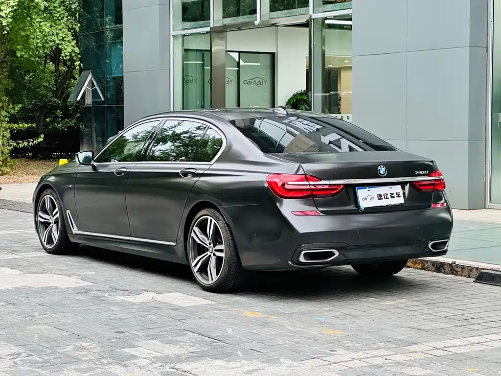BMW 7 Series — фото 5
