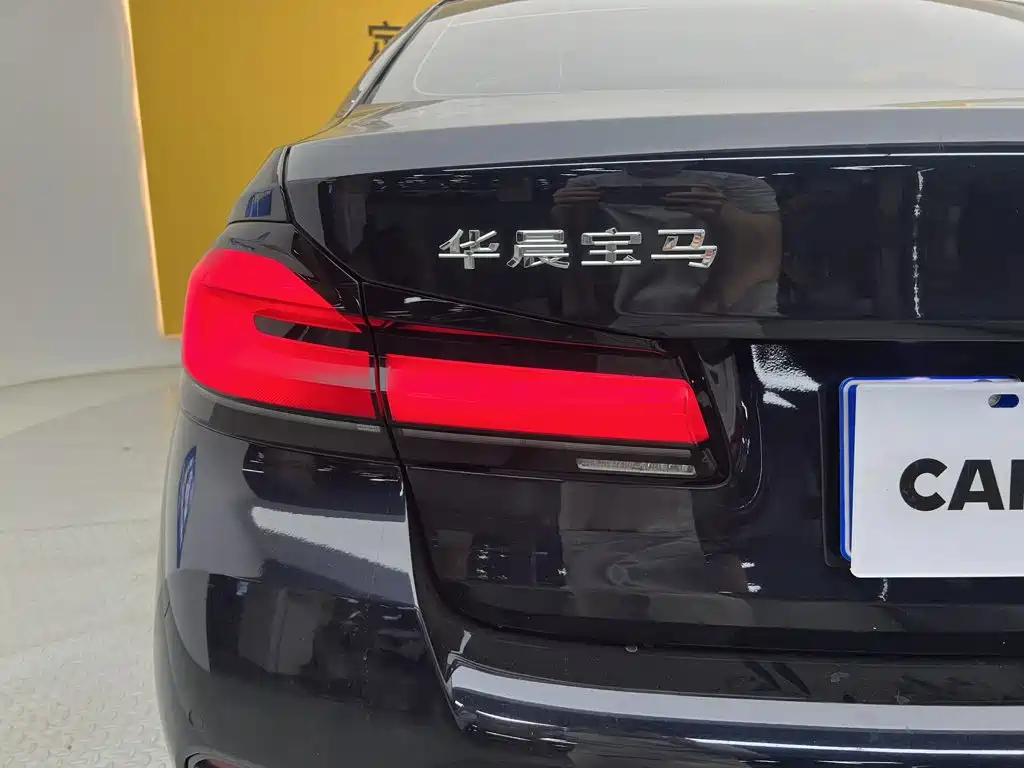 BMW 5 Series — фото 10