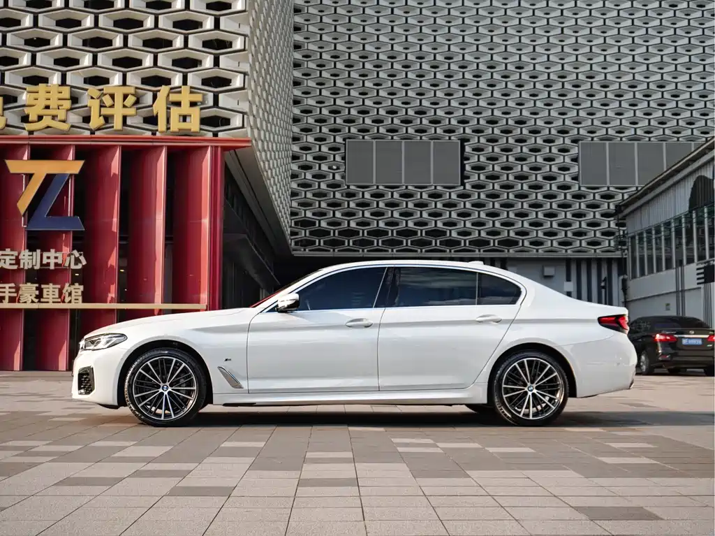 BMW 5 Series — фото 5