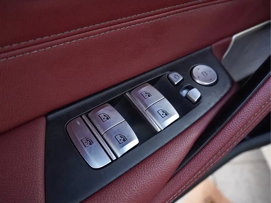BMW 5 Series — фото 10