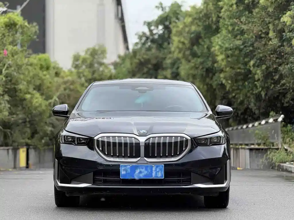 BMW 5 Series — фото 2