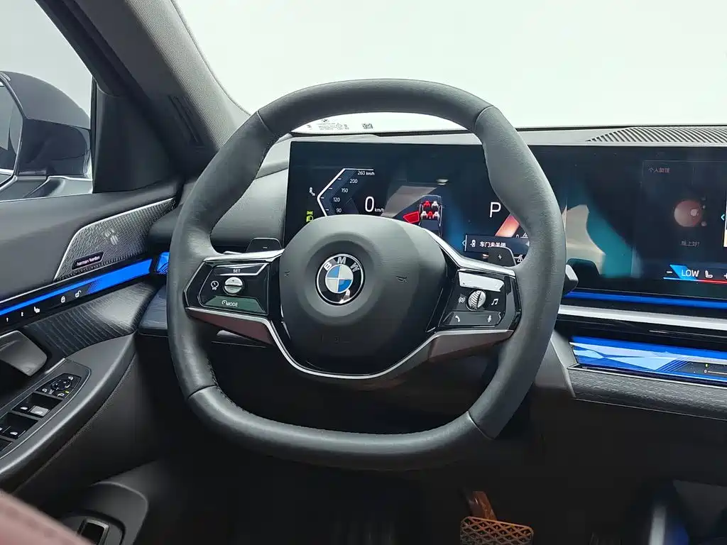 BMW 5 Series — фото 10