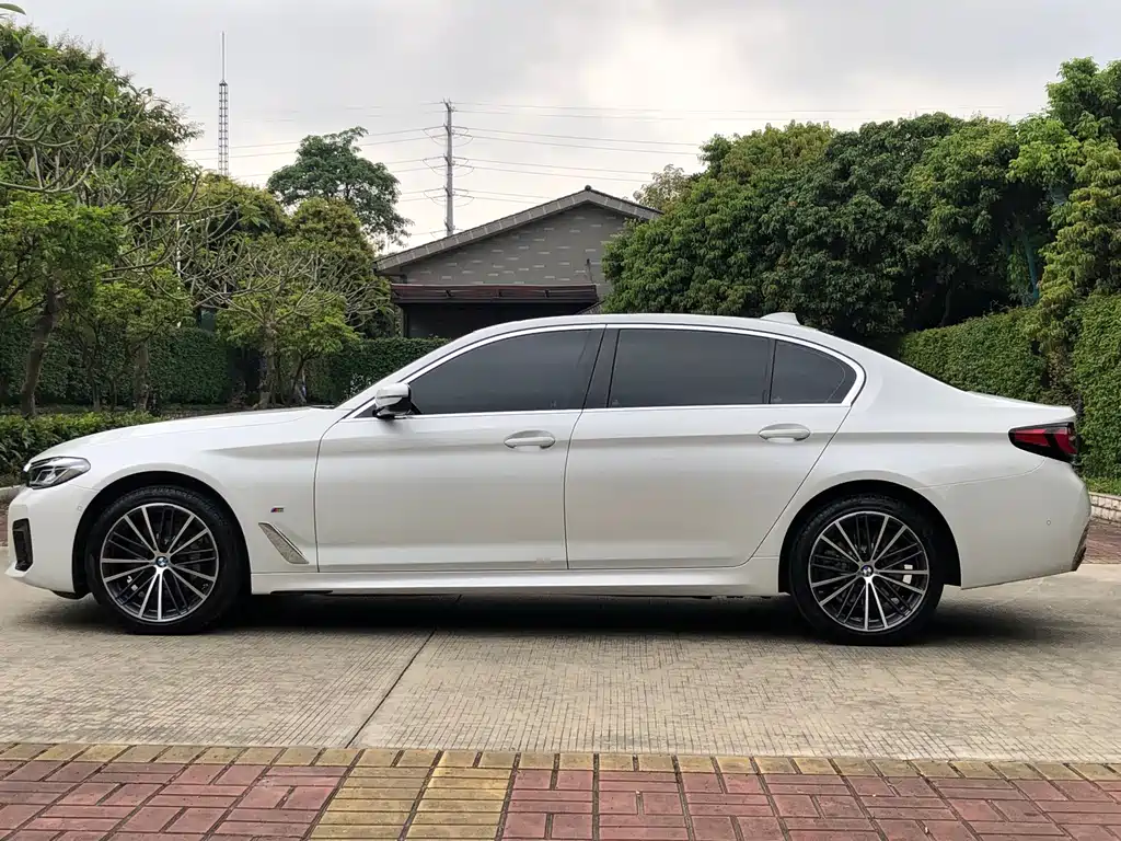 BMW 5 Series — фото 4