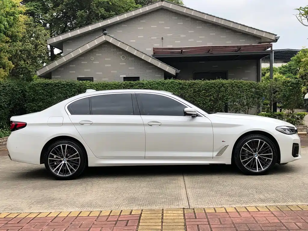 BMW 5 Series — фото 6