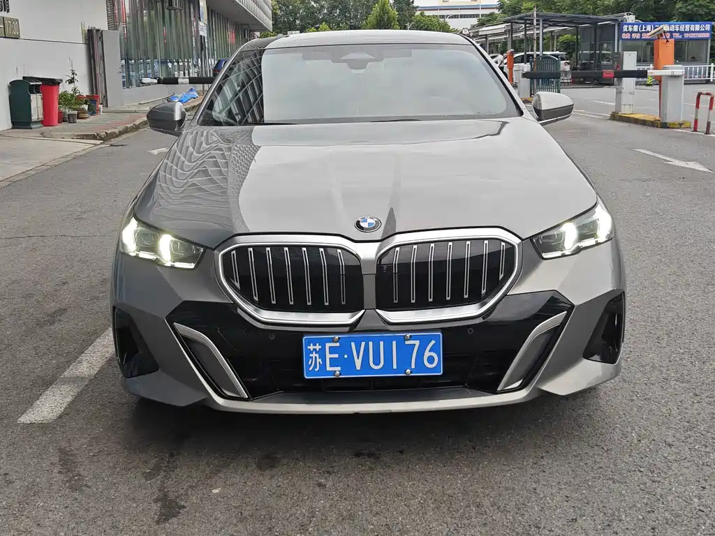 BMW 5 Series — фото 2