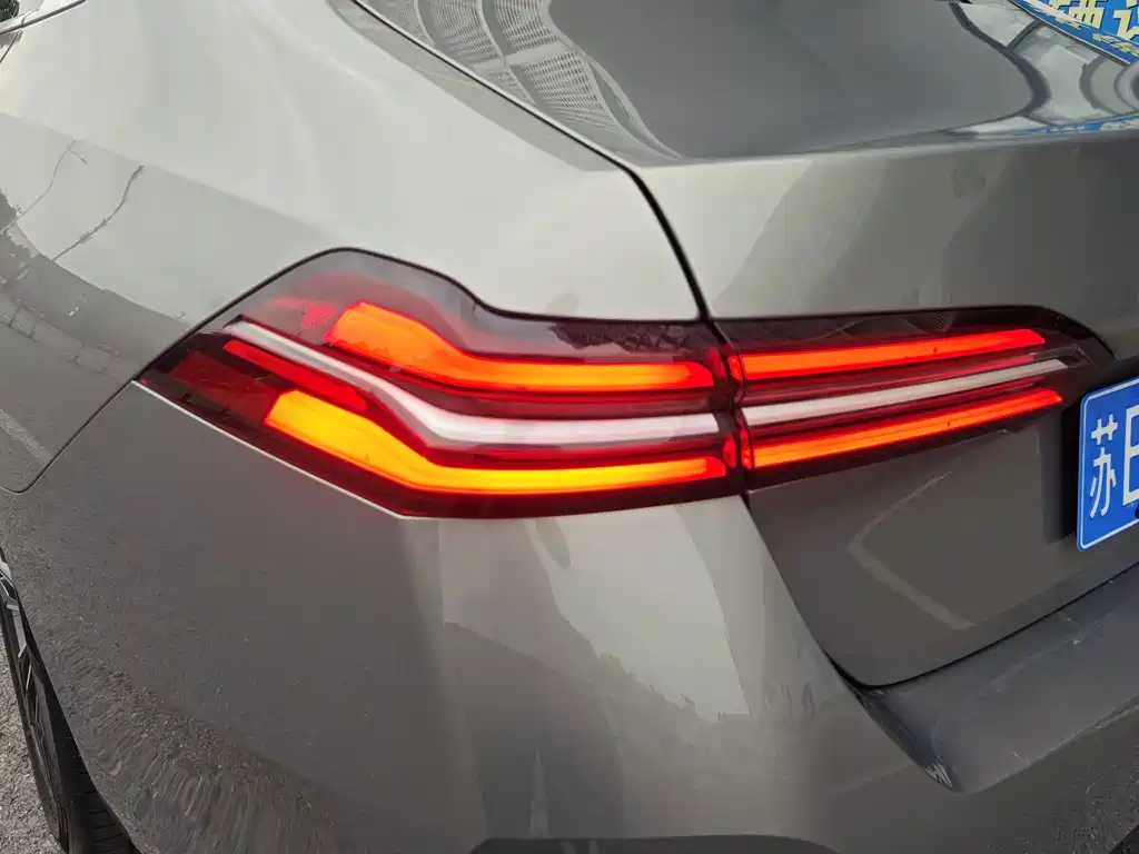 BMW 5 Series — фото 9