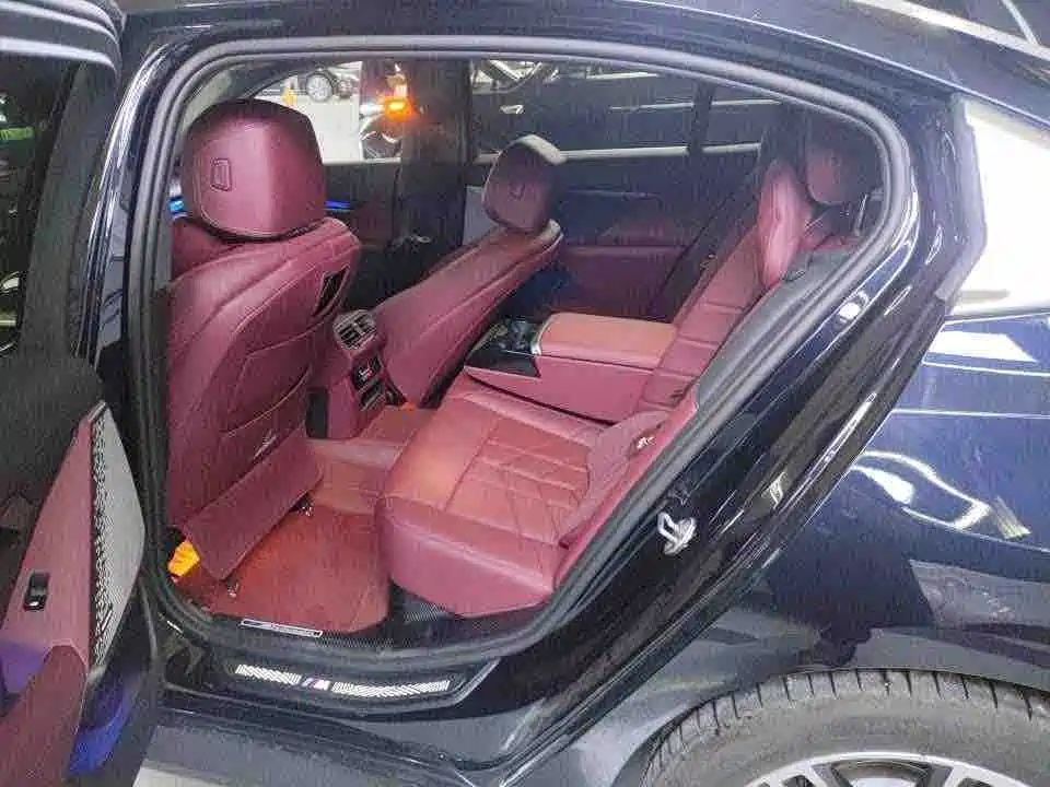 BMW 5 Series — фото 7
