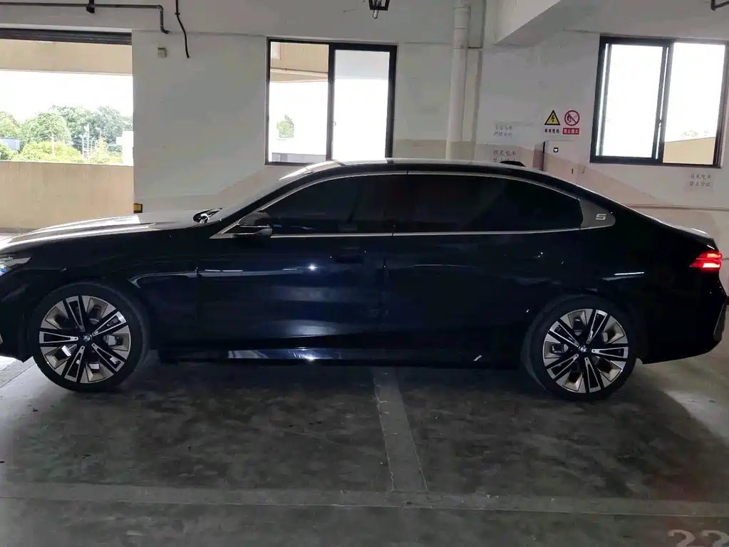 BMW 5 Series — фото 9