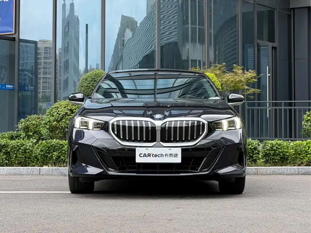 BMW 5 Series — фото 2