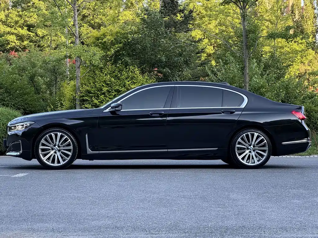 BMW 7 Series — фото 8