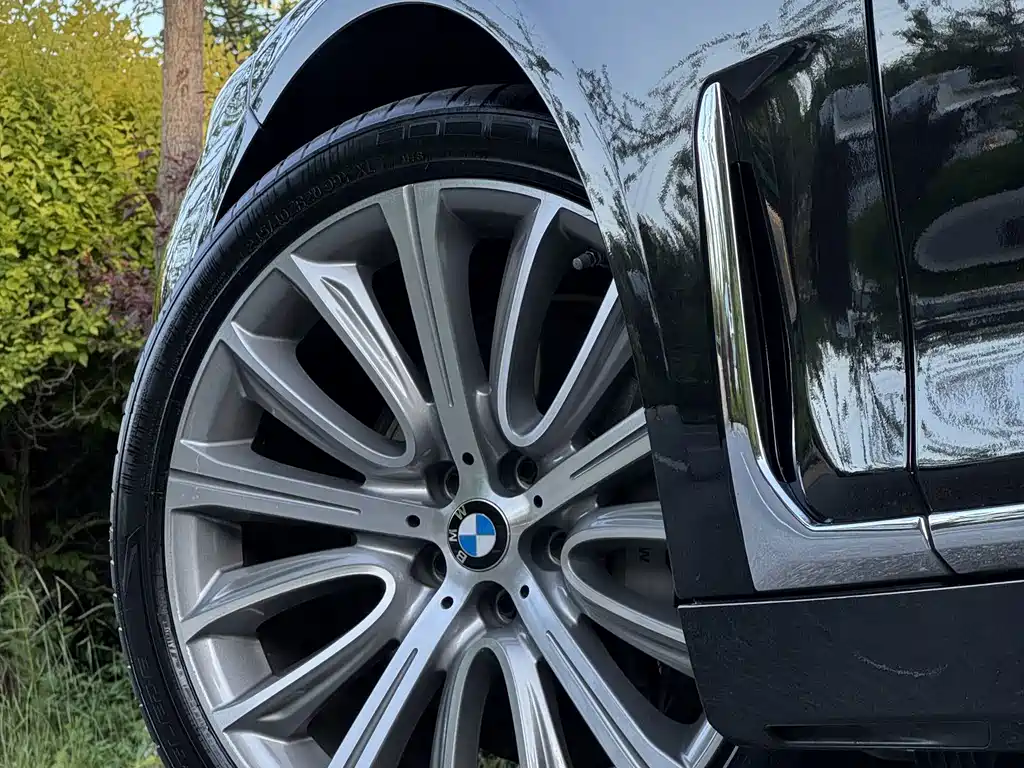 BMW 7 Series — фото 9