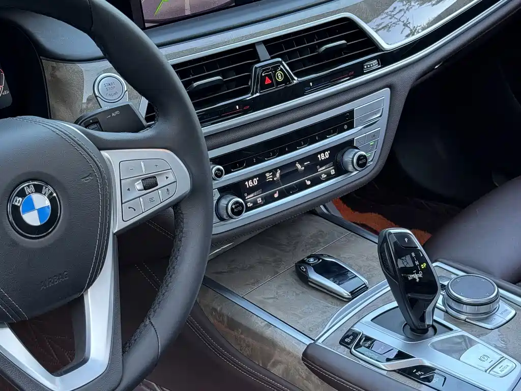 BMW 7 Series — фото 10