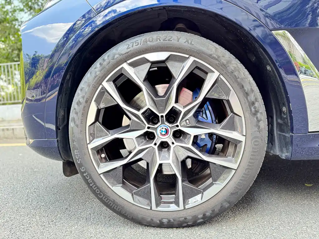 BMW X7 M60i — фото 24