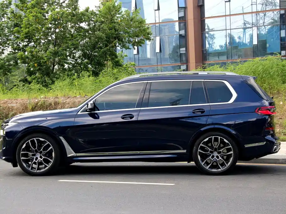 BMW X7 M60i — фото 3