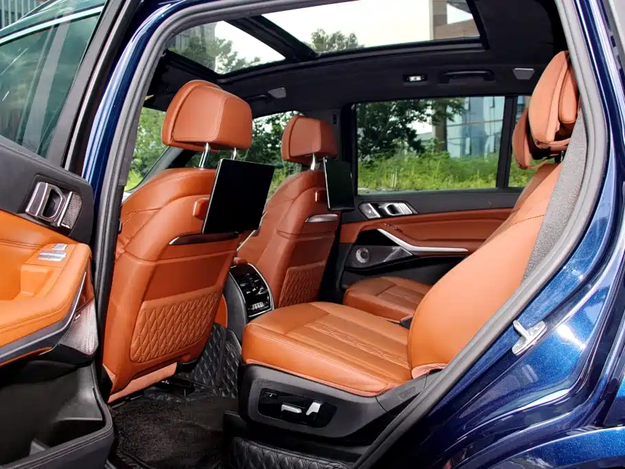 BMW X7 M60i — фото 7