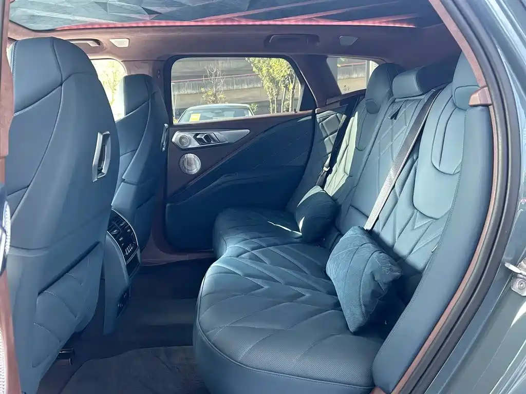 BMW XM — фото 6