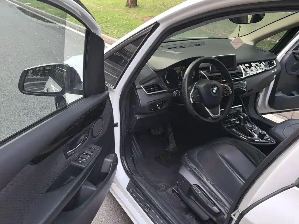 BMW 2 Series Active Tourer — фото 3