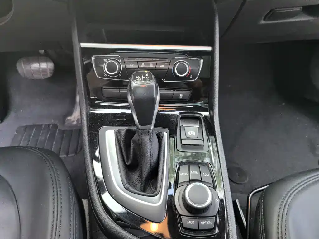 BMW 2 Series Active Tourer — фото 7
