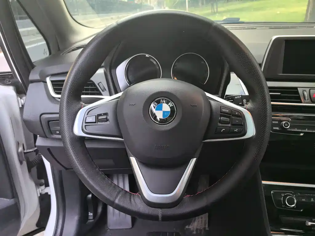 BMW 2 Series Active Tourer — фото 8