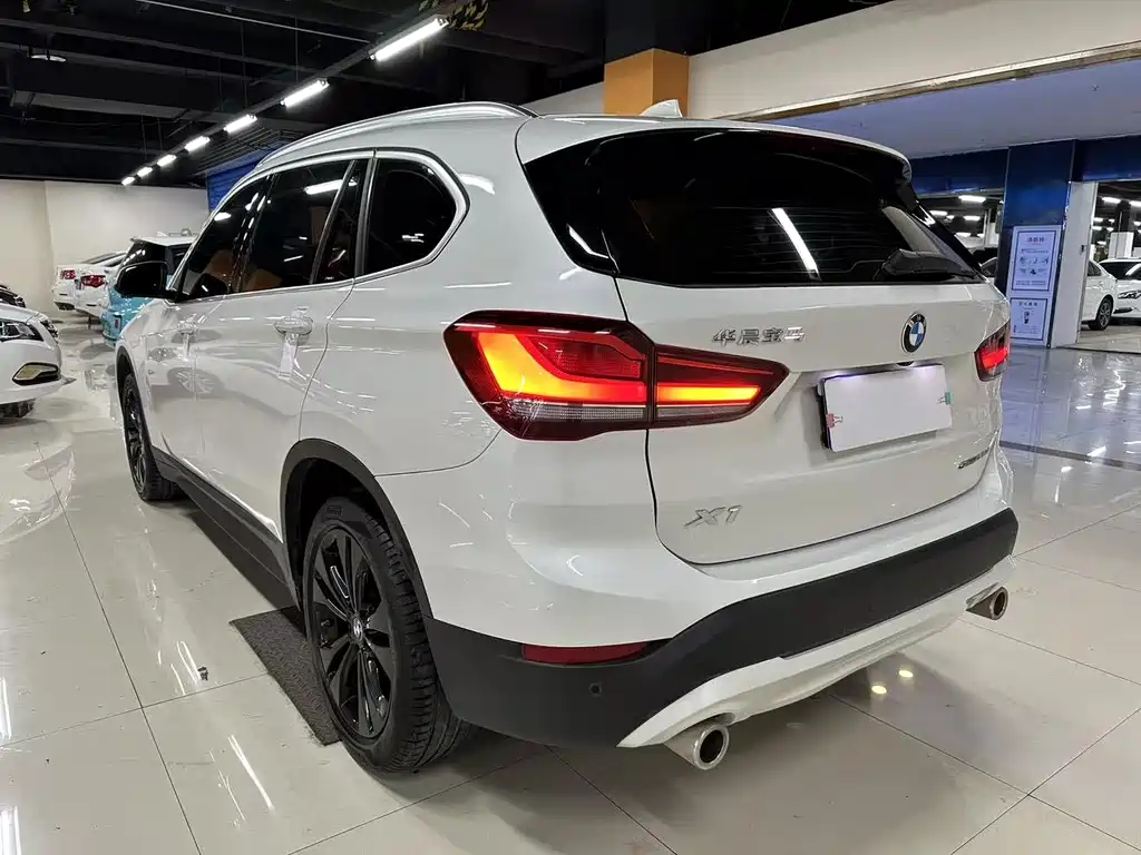 BMW X1 — фото 8