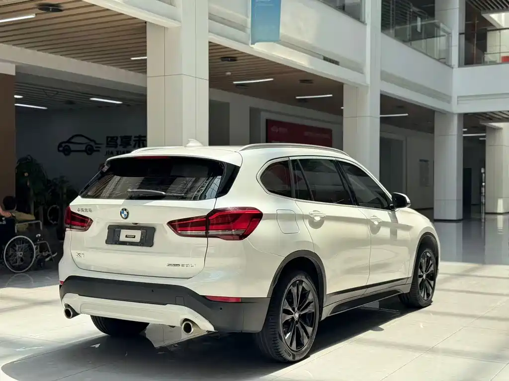 BMW X1 — фото 5
