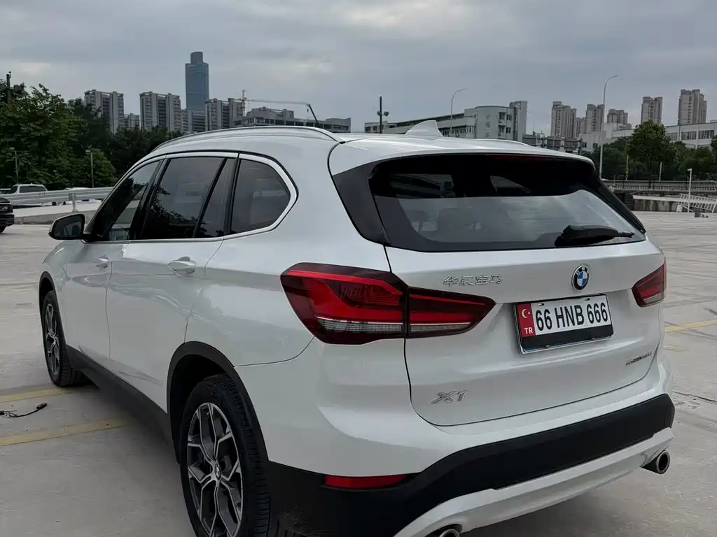 BMW X1 — фото 8