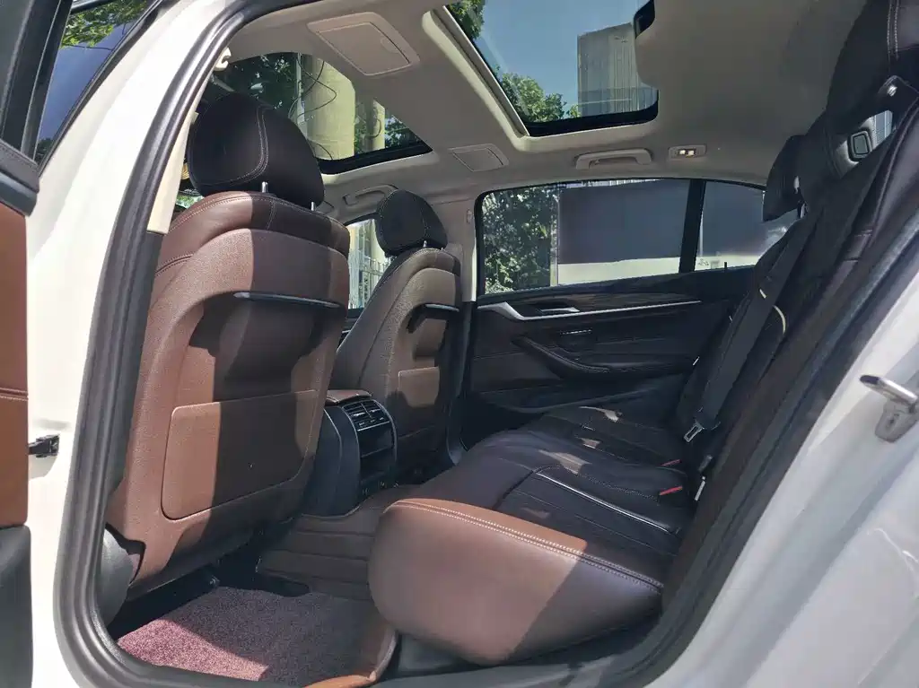 BMW 5 Series New Energy — фото 9