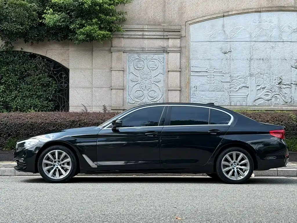 BMW 5 Series — фото 13