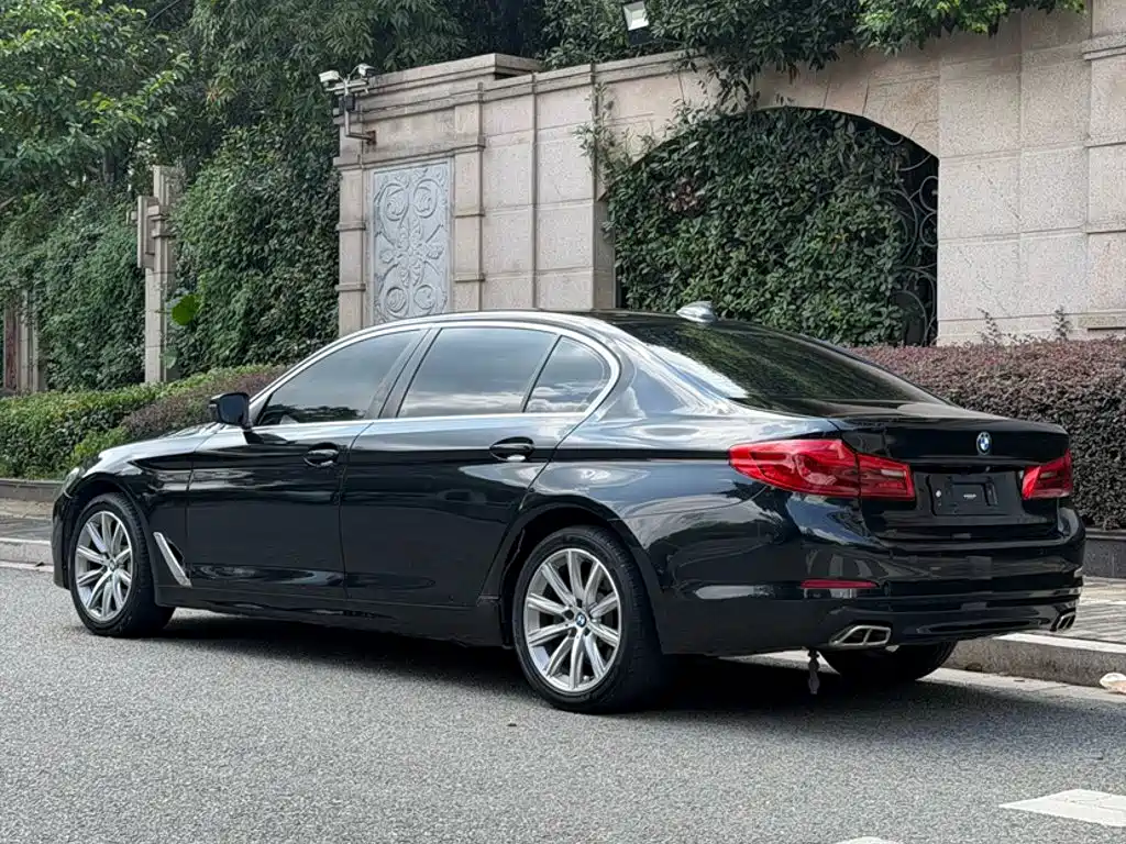 BMW 5 Series — фото 14