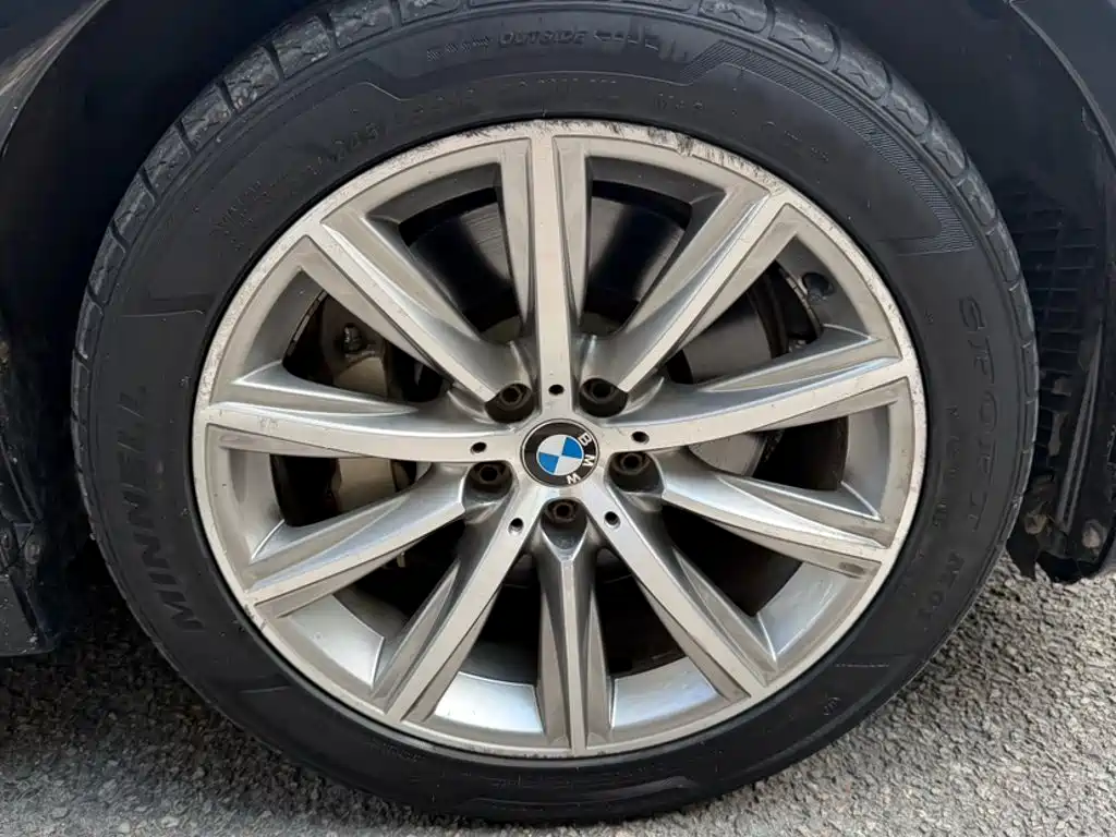 BMW 5 Series — фото 15