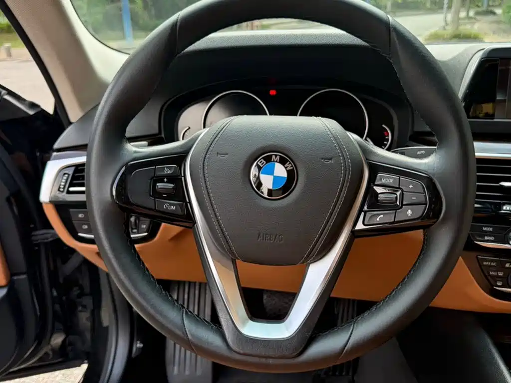 BMW 5 Series — фото 18