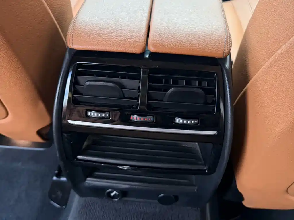 BMW 5 Series — фото 19