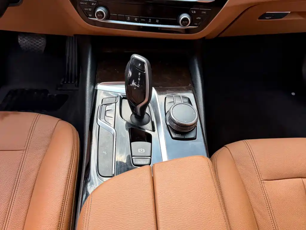 BMW 5 Series — фото 22