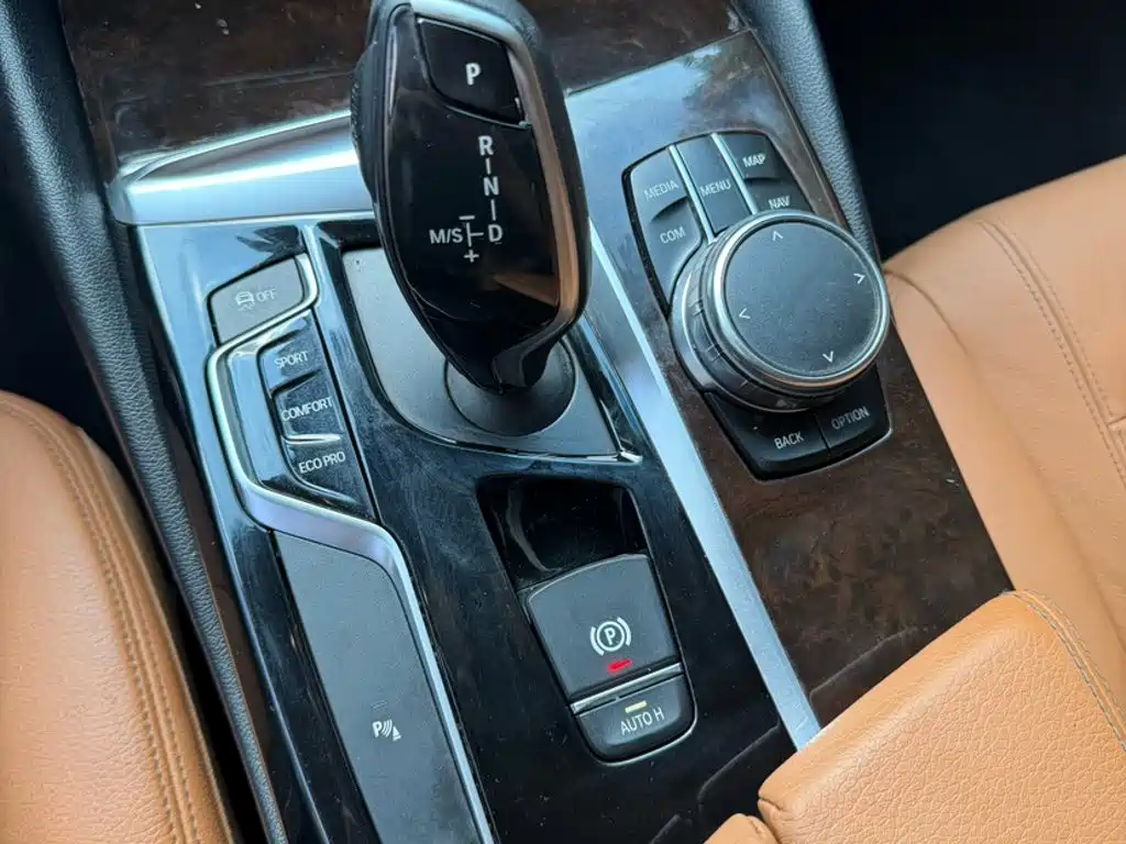 BMW 5 Series — фото 10