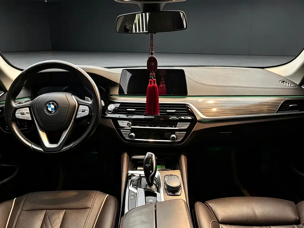BMW 5 Series — фото 5